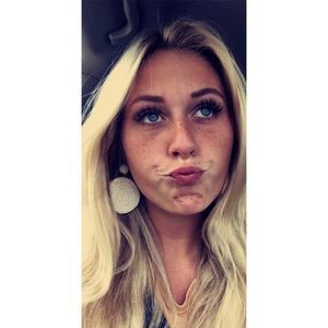 Meet your Posher, Leah